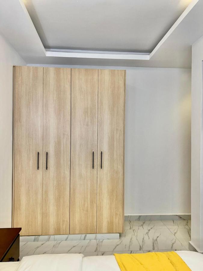 668051776 Modern 4-Bedroom Getaway