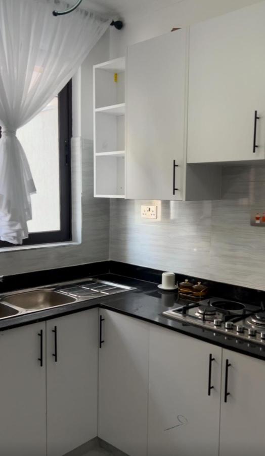 668051784 Modern 4-Bedroom Getaway