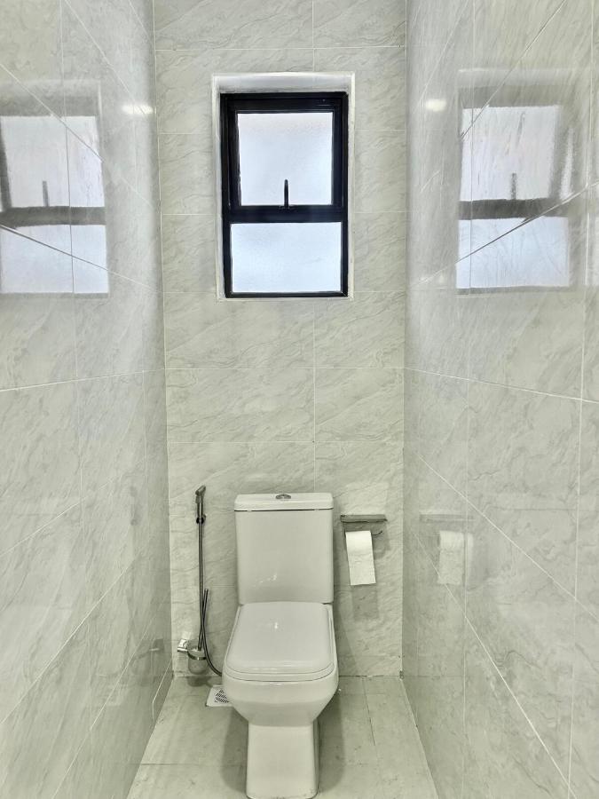 668051805 Modern 4-Bedroom Getaway